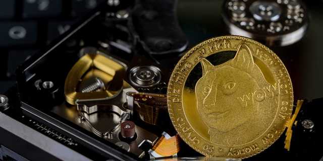 دوج کوین بخریم یا شیبا اینو ؟ کدام میم کوین بهتر است؟