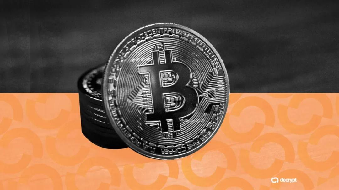 تورم آوریل آمریکا ۲.۳٪؛ بیت کوین در مدار سکون، بازار کریپتو منتظر فردا