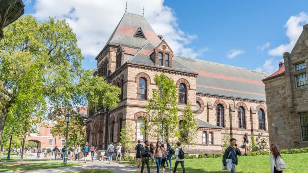 سرمایهگذاری ۵.۸ میلیون دلاری دانشگاه براون روی بیت کوین با ETF بلکراک